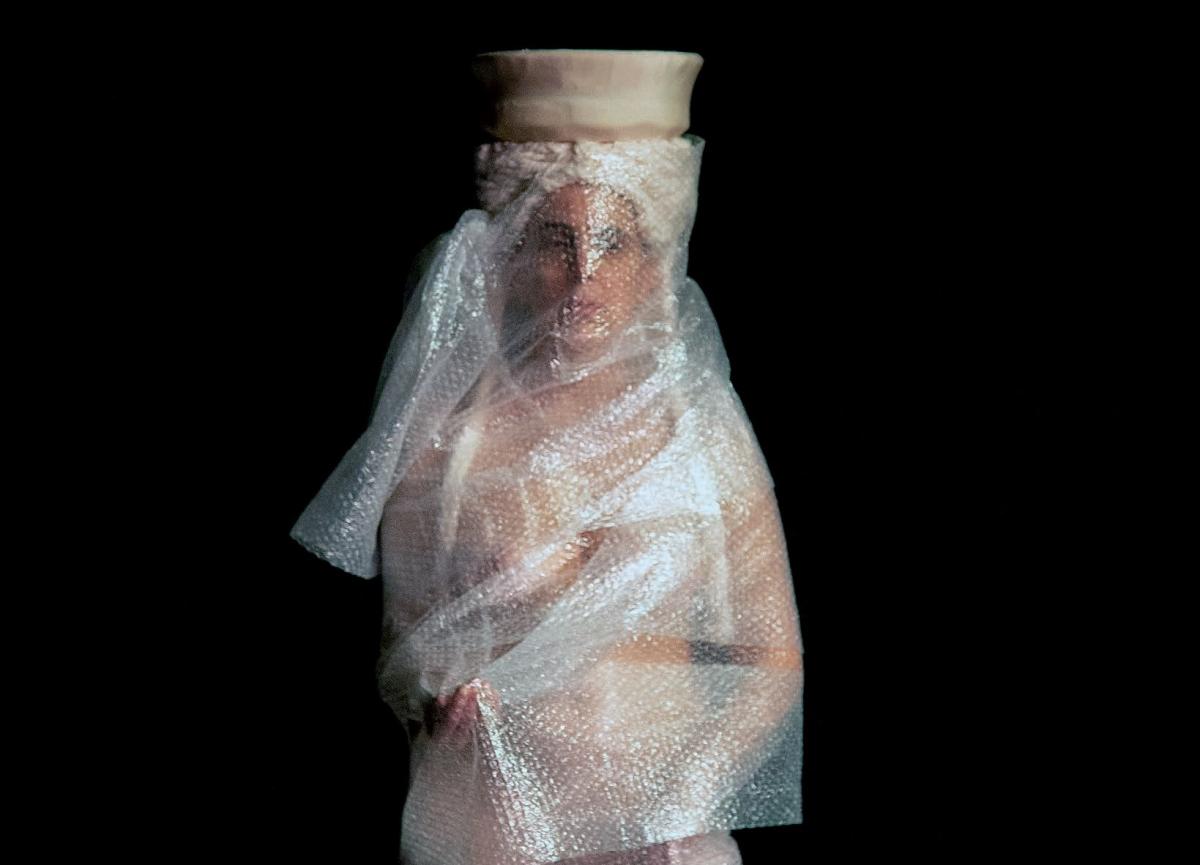 Photographie issue de la pièce OVTR (On va tout rendre) de Gaëlle Bourges