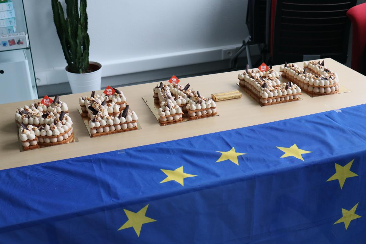 Gâteau d'anniversaire Letter Cake SEA-EU