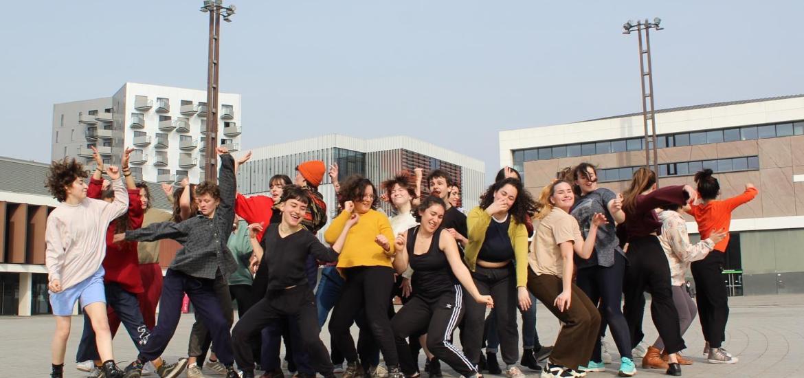 danseuses en extérieur