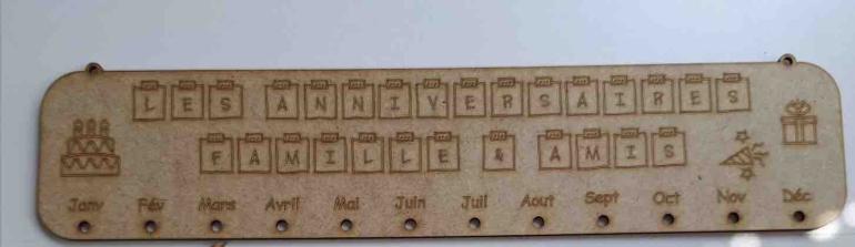 calendrier d'anniversiares sur support en bois