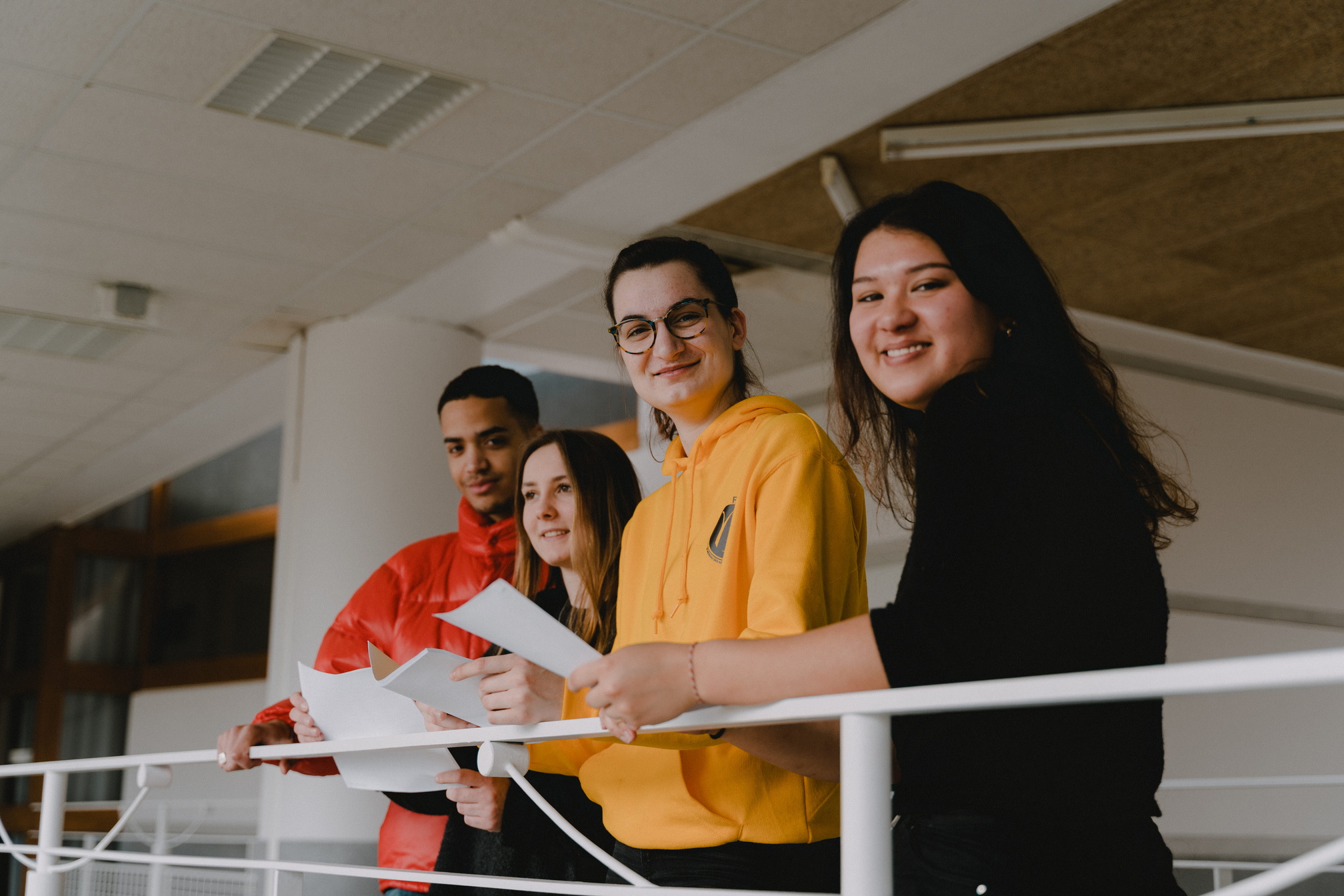 Groupe d'étudiant dehors