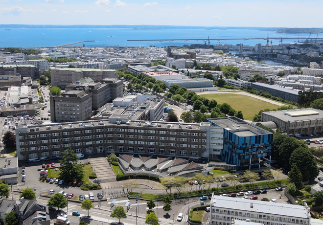 Vue aérienne de la fac de médecine à Brest